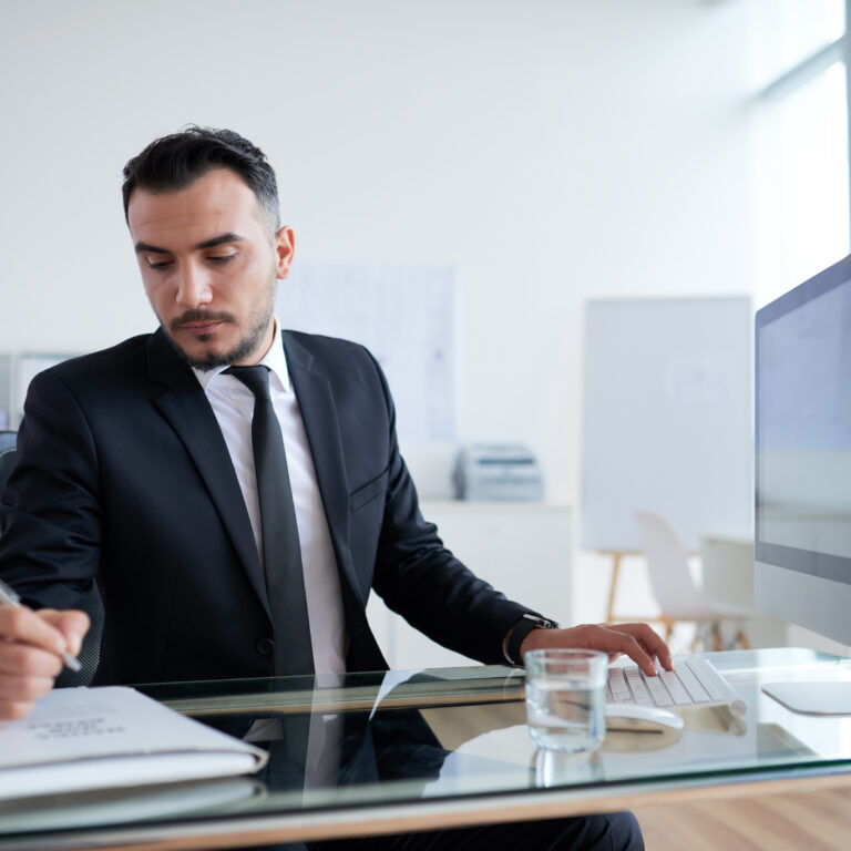 Read more about the article The Founder’s Dilemma: Why Doing Everything is Stopping Your Business from Growing